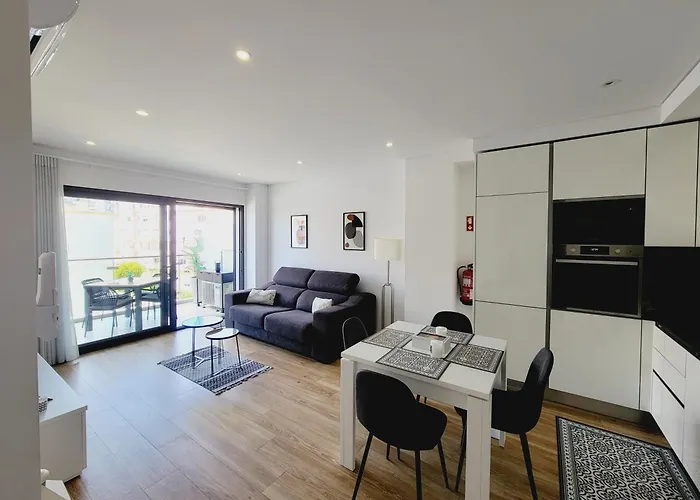 Charming Monte On Floor. *