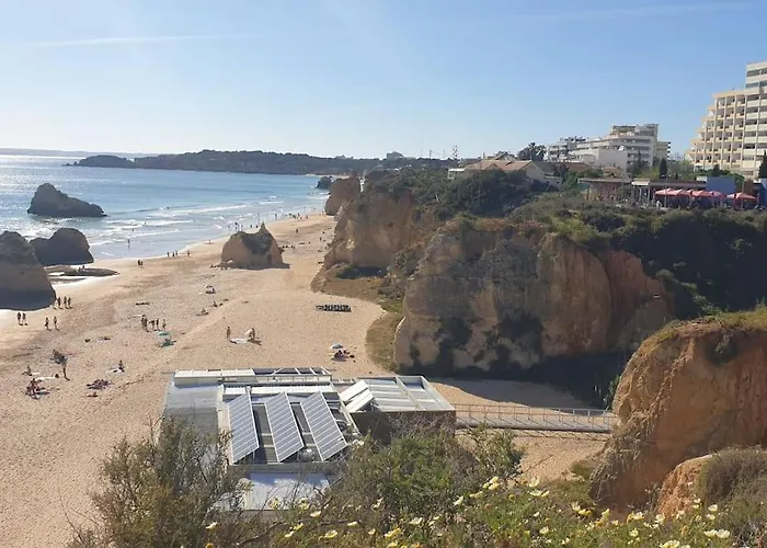 Charming Monte On Floor. 波尔蒂芒