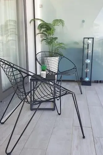 Charming Monte On Floor.