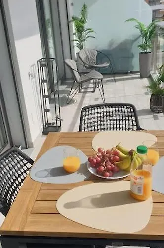 Charming Monte On Floor.