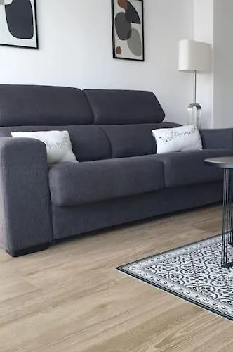 Charming Monte On Floor. *