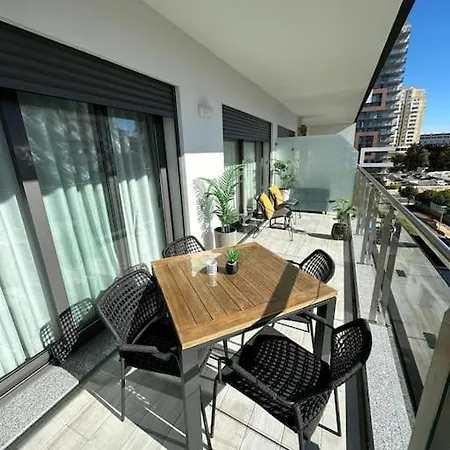 Appartement Charming Monte On Floor. *